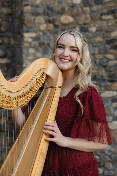 Monet Rojas, harpist